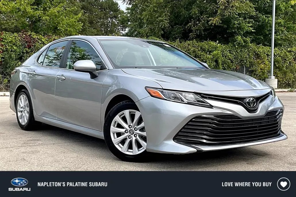 2019 Toyota Camry LE photo 1