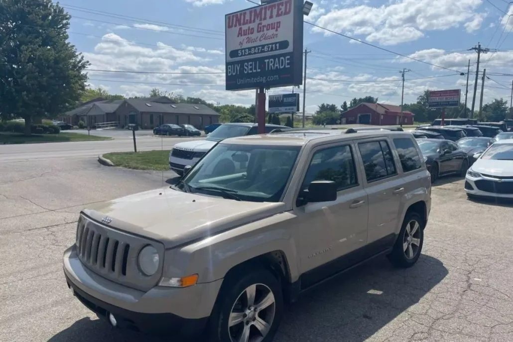2017 Jeep Patriot Latitude Sport photo 1