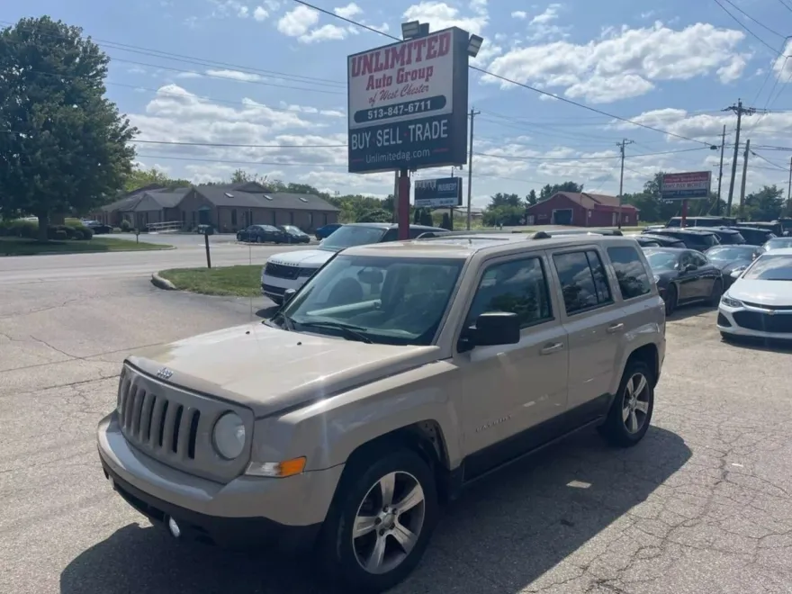 2017 Jeep Patriot Latitude Sport photo 1