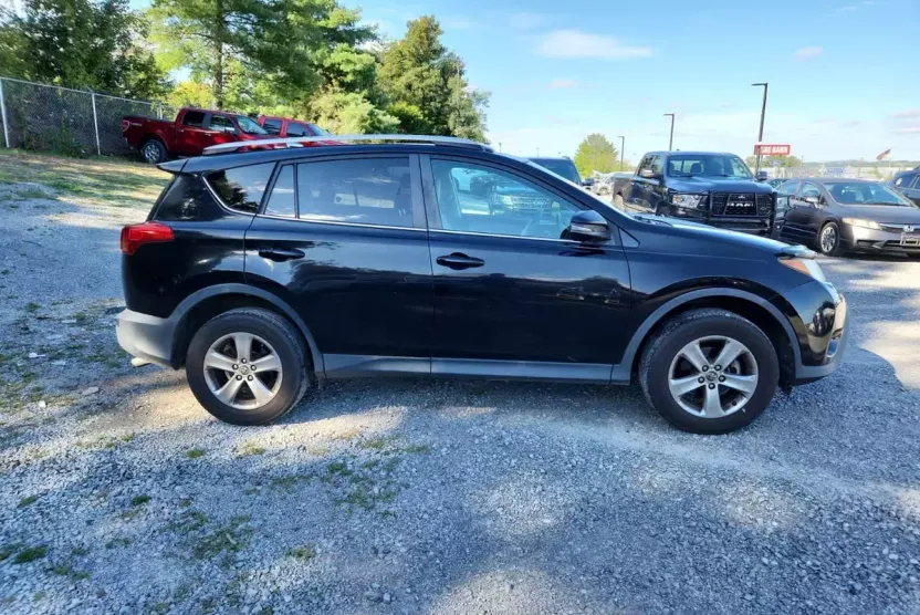 2015 Toyota RAV4 XLE photo 1