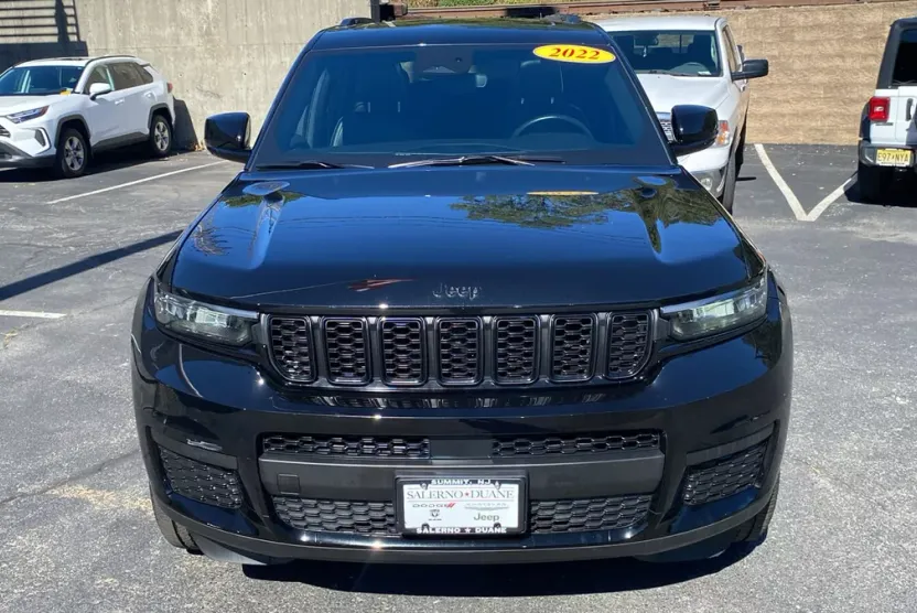 2022 Jeep Grand Cherokee Altitude photo 1
