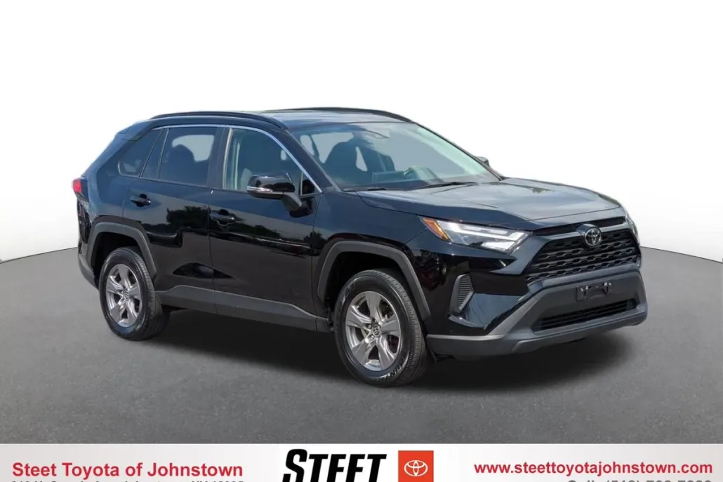 2023 Toyota RAV4 XLE photo 1