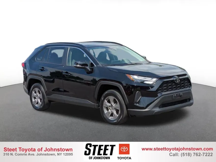 2023 Toyota RAV4 XLE photo 1