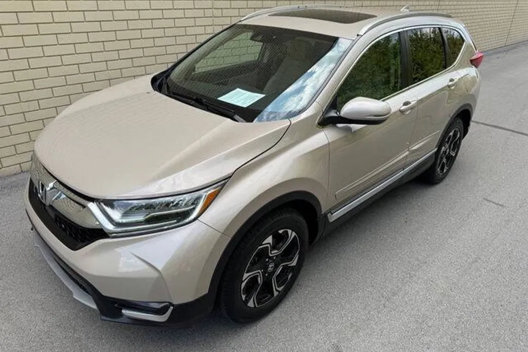 2017 Honda CR-V Touring photo 1