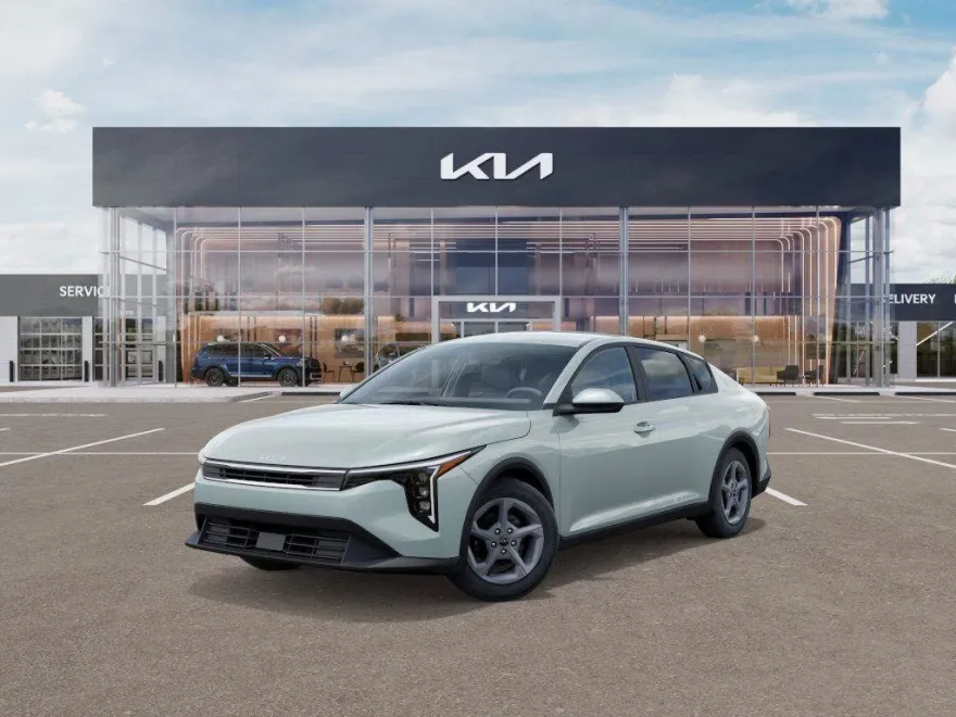 2025 Kia K4 LXS photo 1