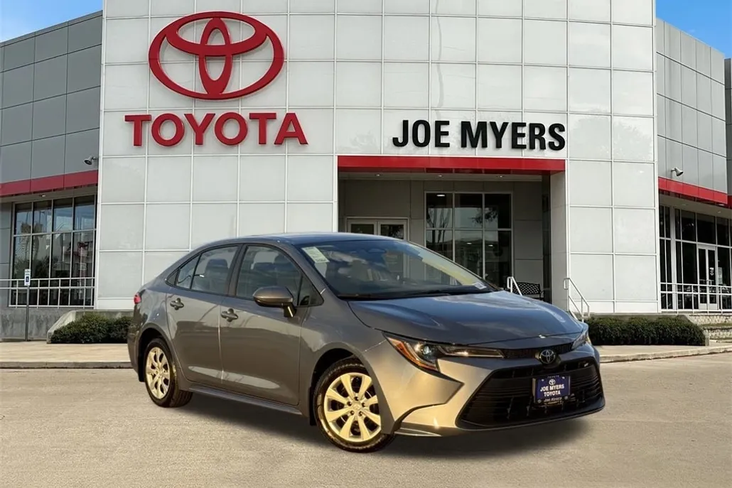 2025 Toyota Corolla LE photo 1