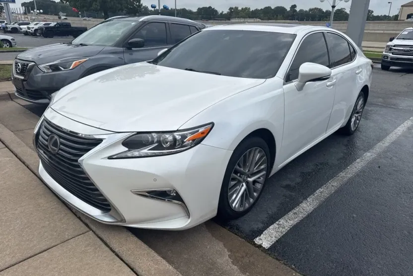 2016 Lexus ES 350 photo 1