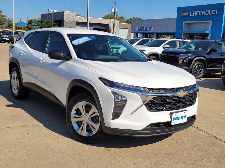 2024 Chevrolet Trax LS photo 1