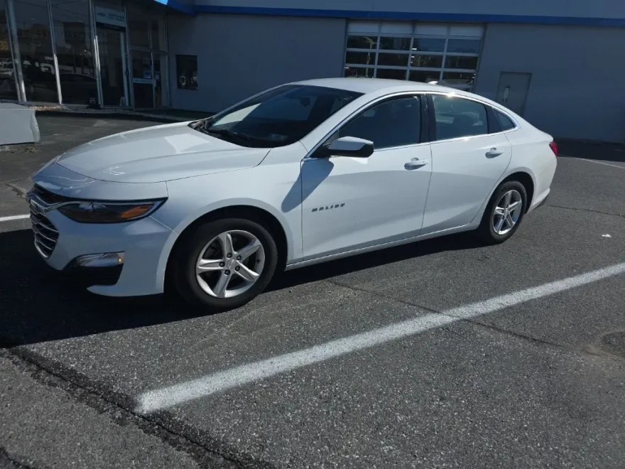 2022 Chevrolet Malibu LS photo 1