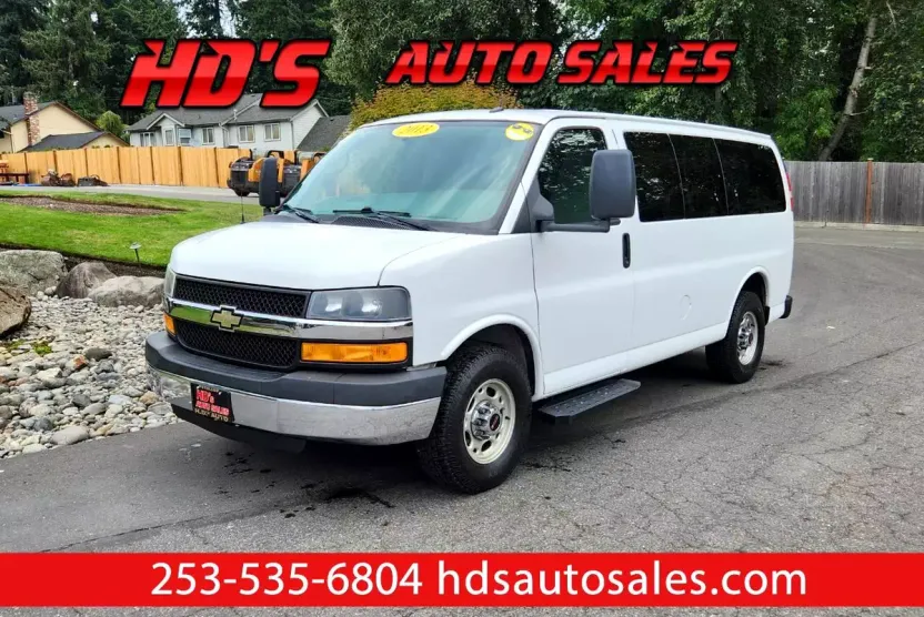 2013 Chevrolet Express Passenger 2500 LT photo 1