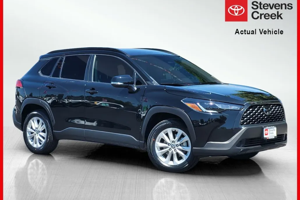 2024 Toyota Corolla Cross LE photo 1