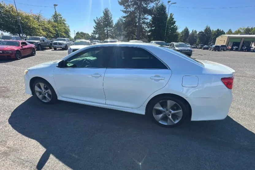 2012 Toyota Camry L photo 1