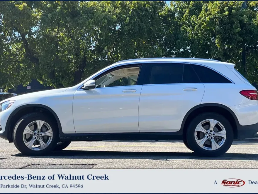 2017 Mercedes Benz GLC 300 4MATIC photo 1