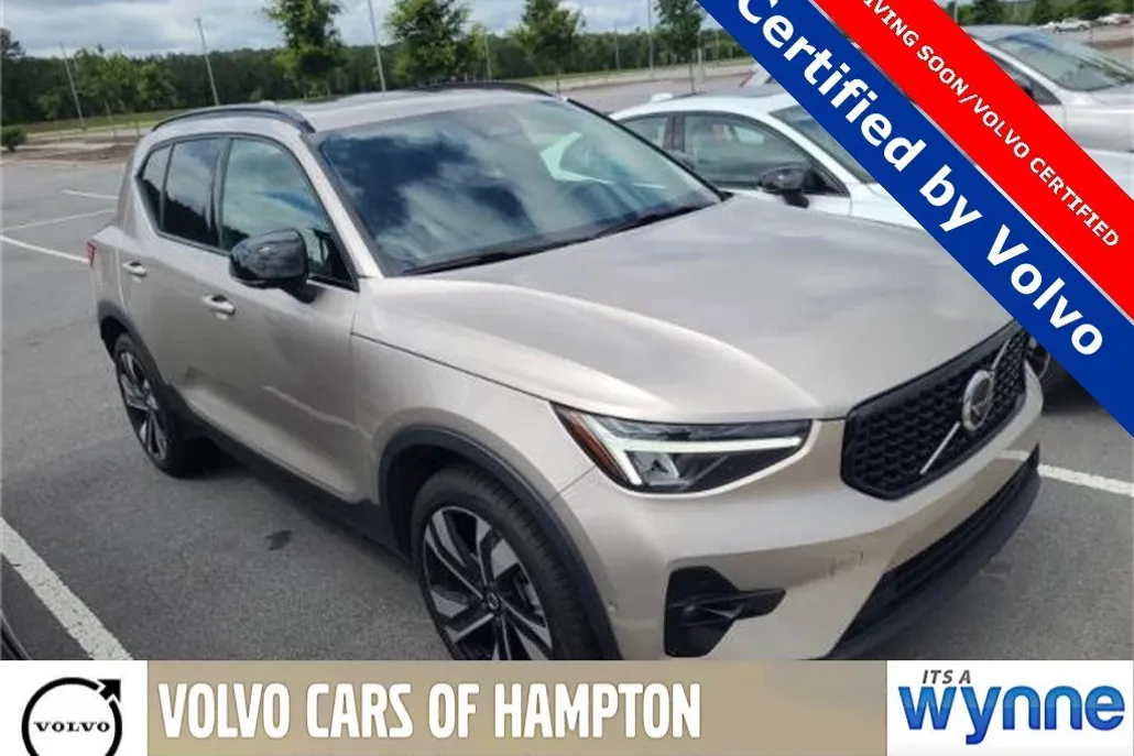 2023 Volvo XC40 AWD Plus photo 1