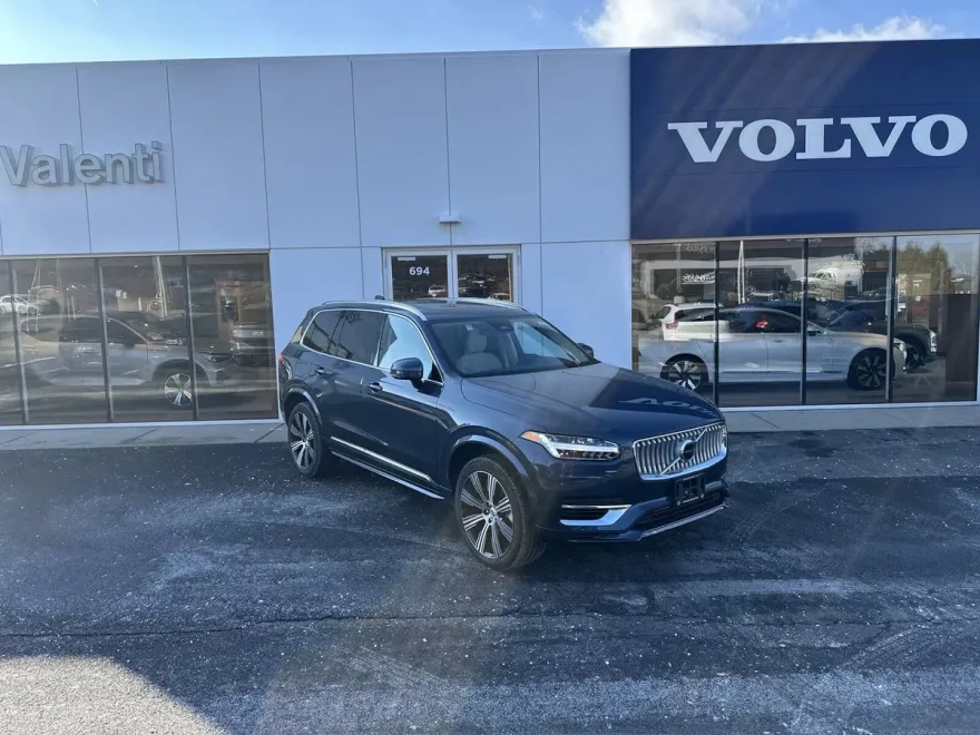 2025 Volvo XC90 T8 AWD Core photo 1