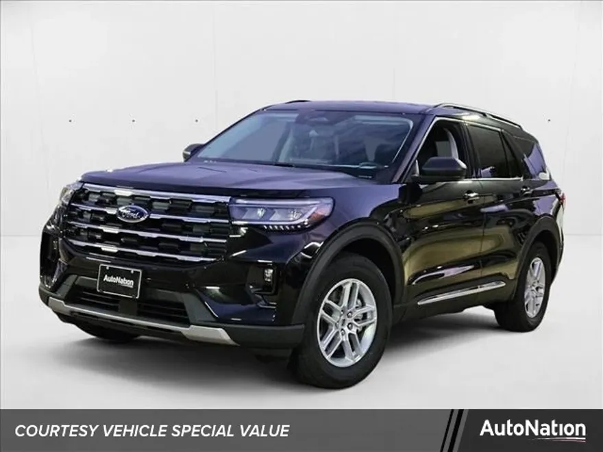 2025 Ford Explorer photo 1