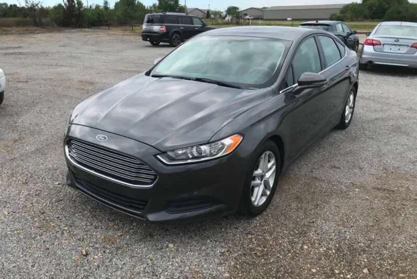 2015 Ford Fusion SE photo 1