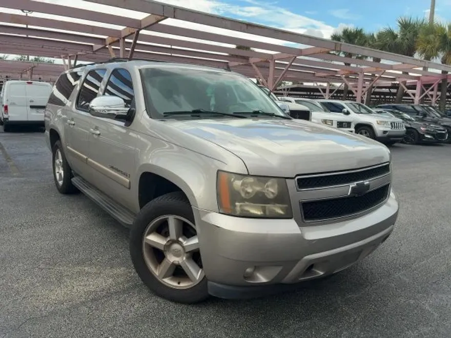 2008 Chevrolet Suburban 1500 LT photo 1