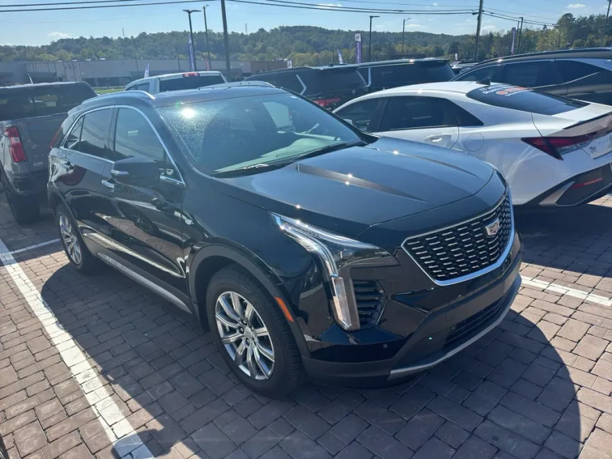 2023 Cadillac XT4 Premium Luxury photo 1