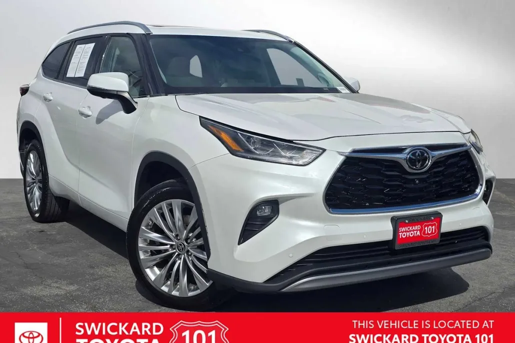 2023 Toyota Highlander Platinum photo 1