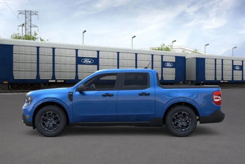 2025 Ford Maverick XLT photo 1