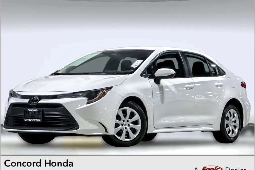 2024 Toyota Corolla LE photo 1