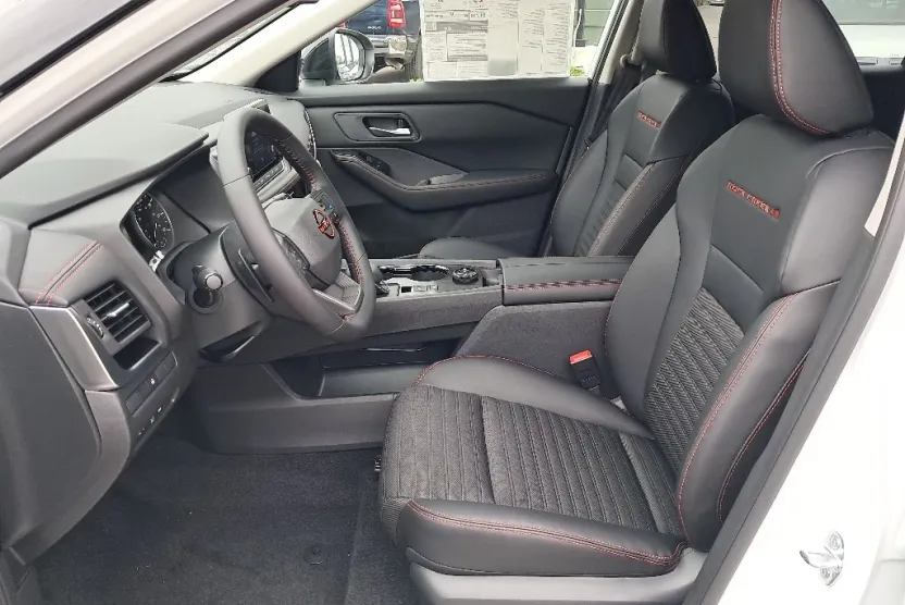 2026 Nissan Rogue SV photo 1