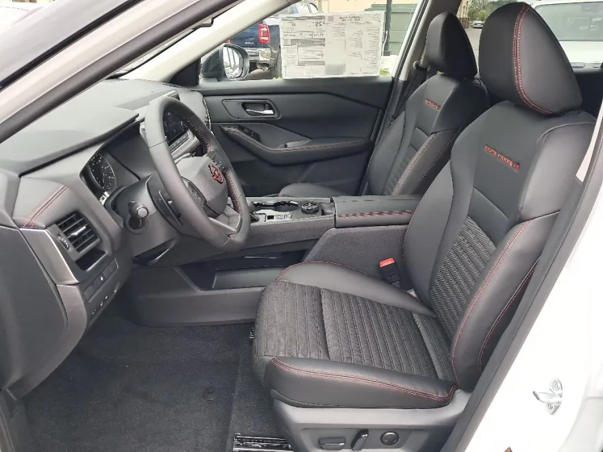 2026 Nissan Rogue SV photo 1