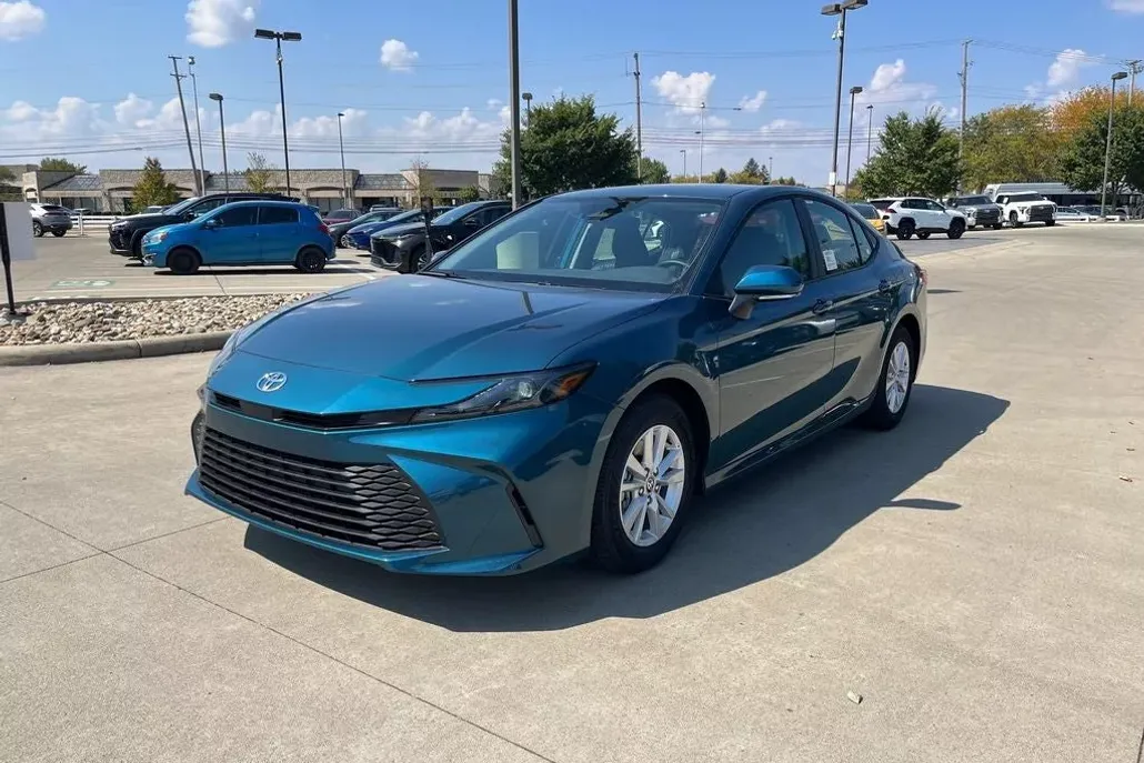 2026 Toyota Camry LE photo 1