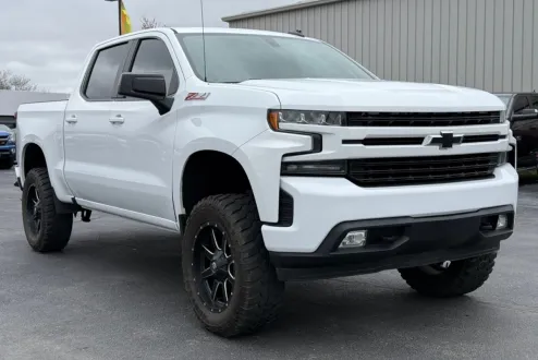 2019 Chevrolet Silverado 1500 RST photo 2