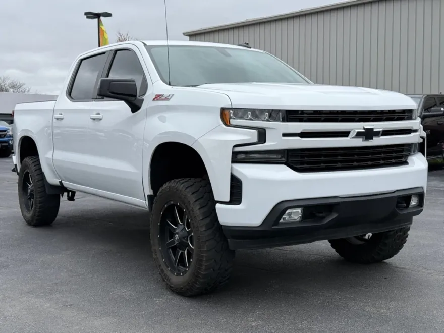 2019 Chevrolet Silverado 1500 RST photo 2