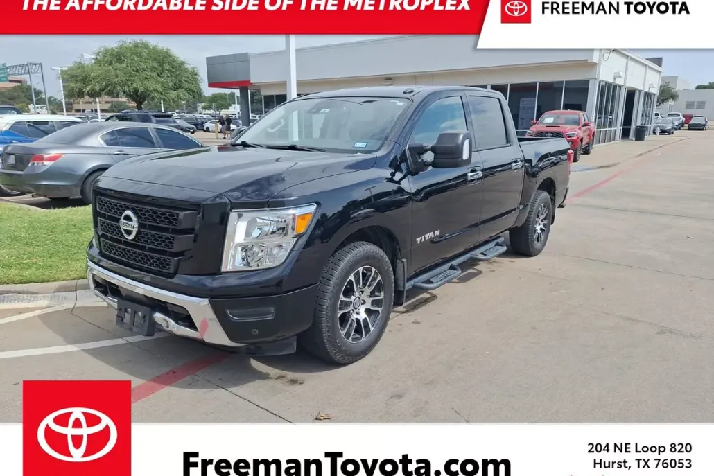 2021 Nissan Titan SV photo 1