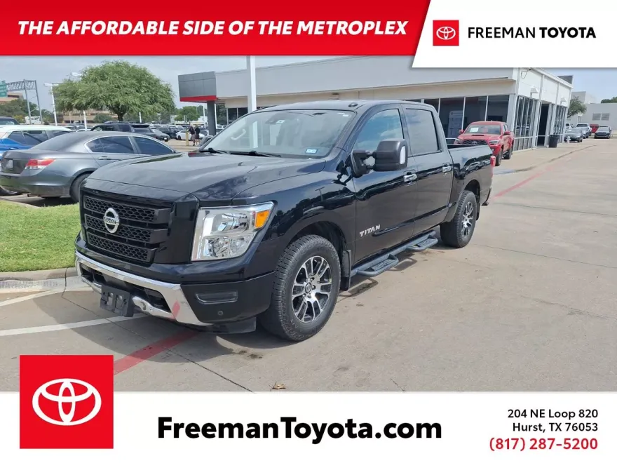 2021 Nissan Titan SV photo 1
