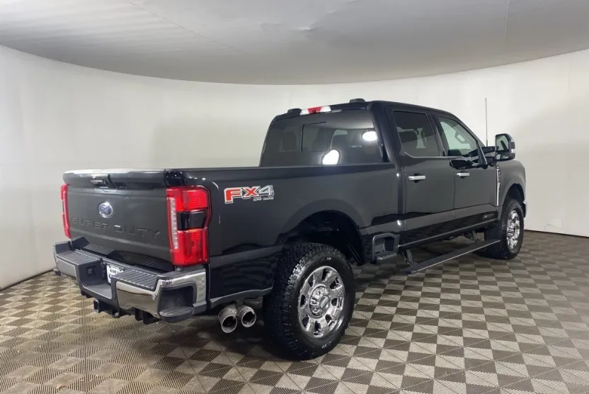 2024 Ford F-250 Lariat photo 1