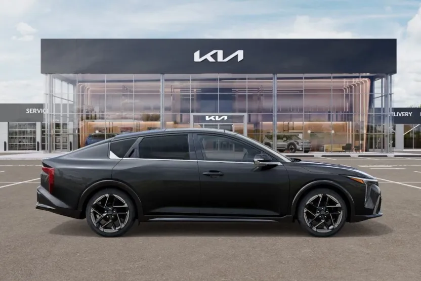 2025 Kia K4 GT-Line photo 1