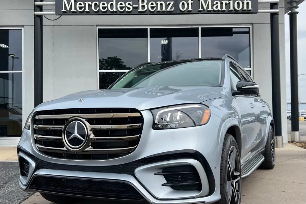 2026 Mercedes Benz GLS 450 4MATIC photo 1