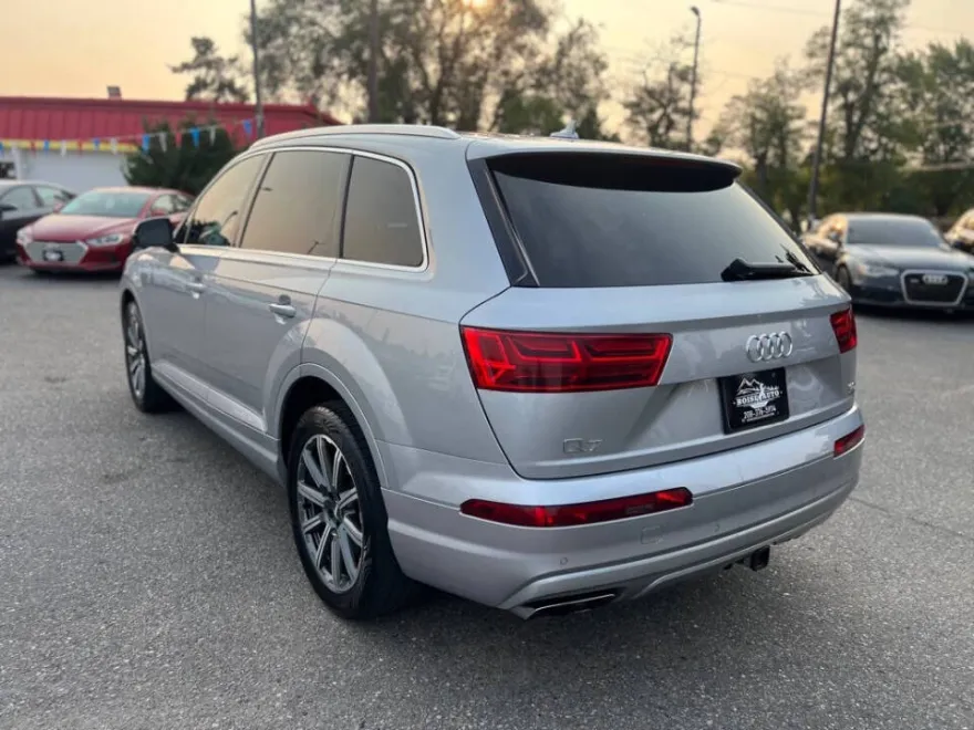 2017 Audi Q7 3.0T Premium Plus photo 1