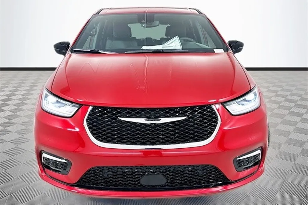 2026 Chrysler Pacifica photo 1