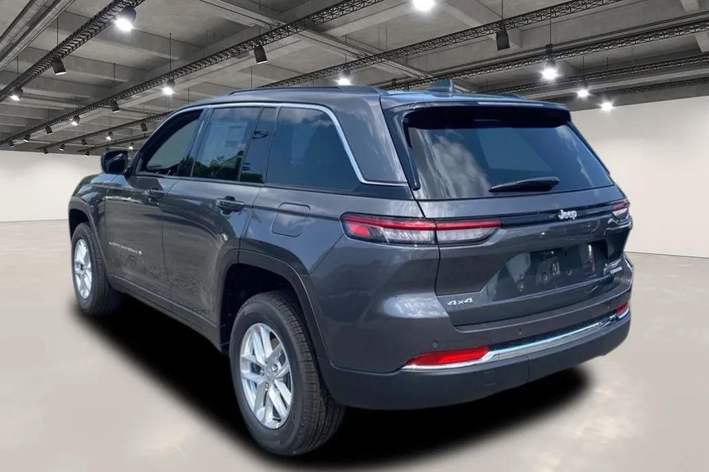 2025 Jeep Grand Cherokee Laredo X photo 1