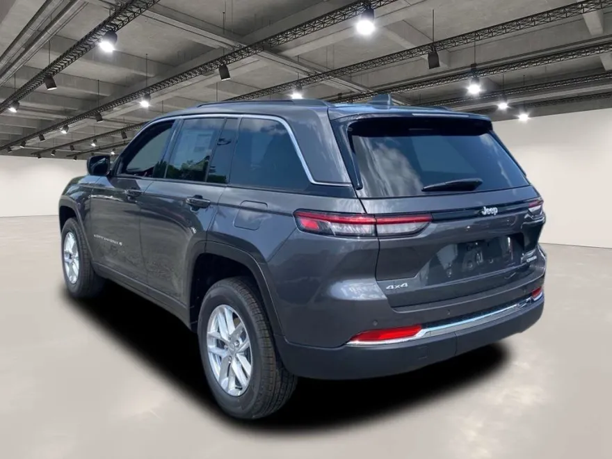 2025 Jeep Grand Cherokee Laredo X photo 1