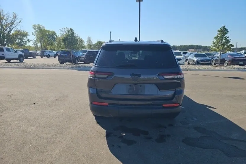 2024 Jeep Grand Cherokee Altitude photo 1