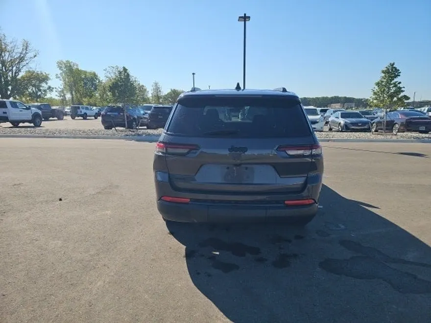 2024 Jeep Grand Cherokee Altitude photo 1