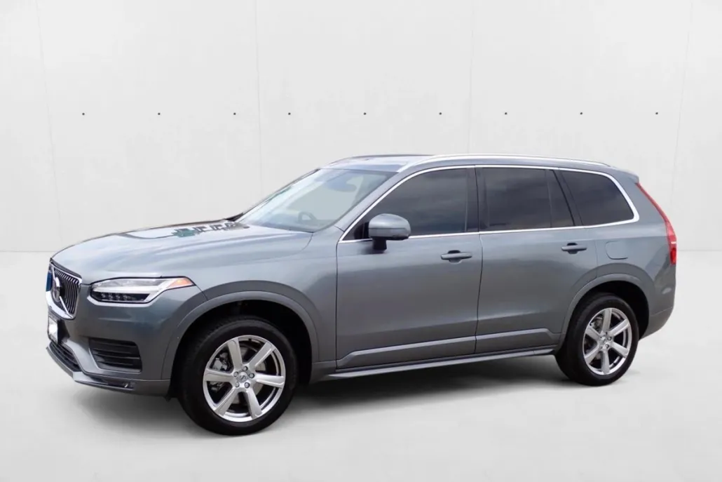 2020 Volvo XC90 Momentum photo 1