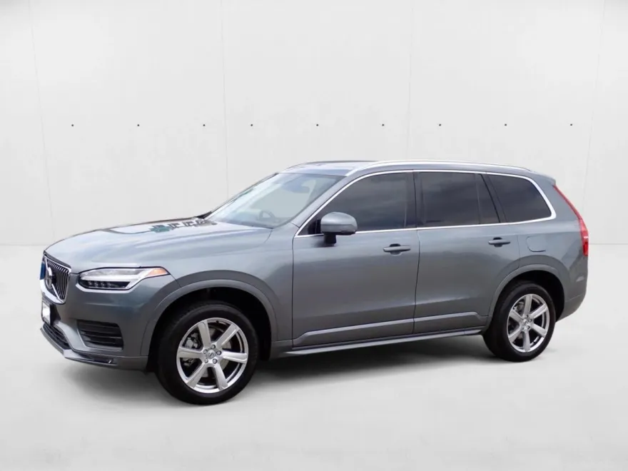 2020 Volvo XC90 Momentum photo 1