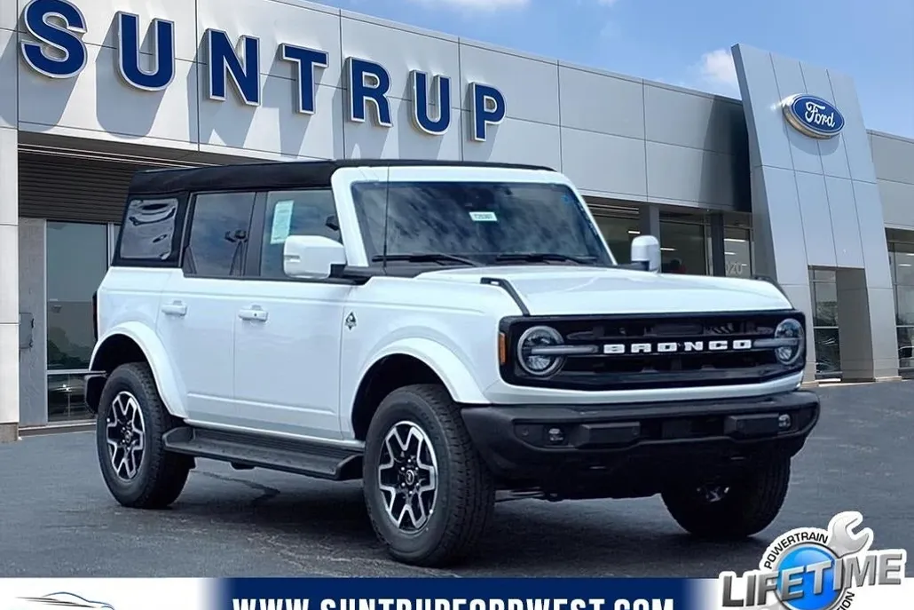 2025 Ford Bronco Outer Banks photo 1
