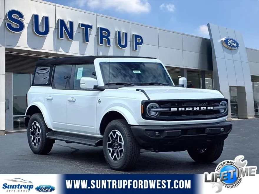2025 Ford Bronco Outer Banks photo 1