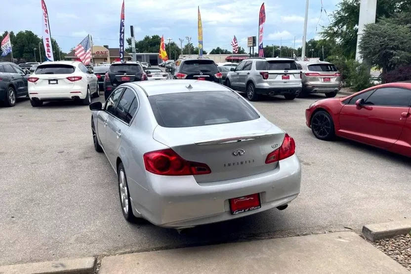 2011 Infiniti G37 Journey photo 1