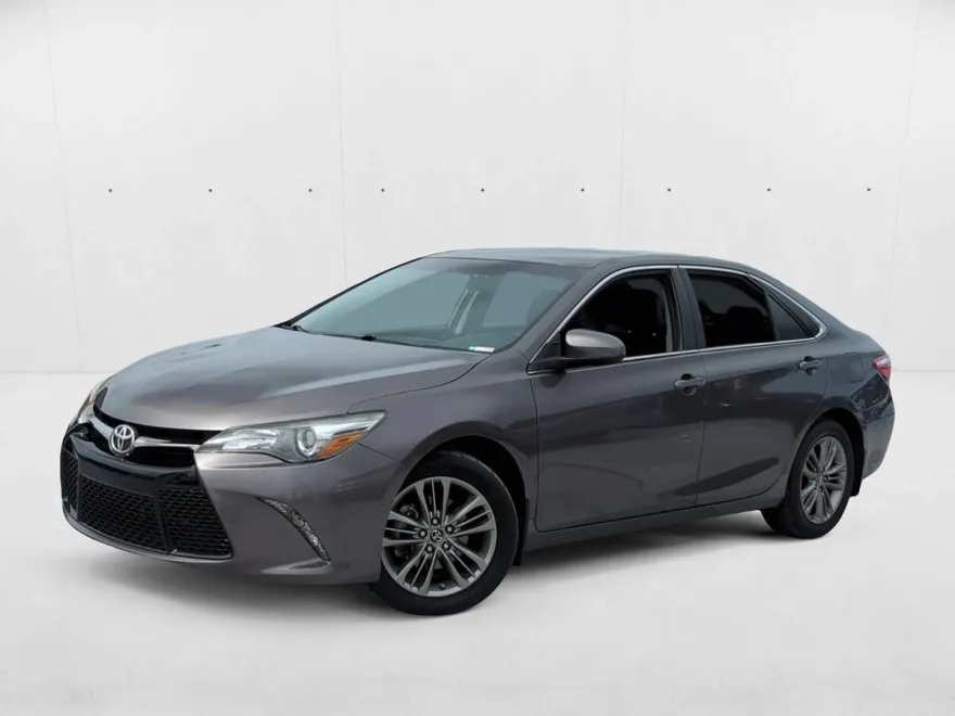 2017 Toyota Camry SE photo 1