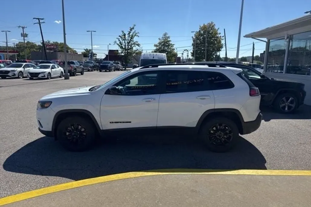 2023 Jeep Cherokee Altitude photo 1