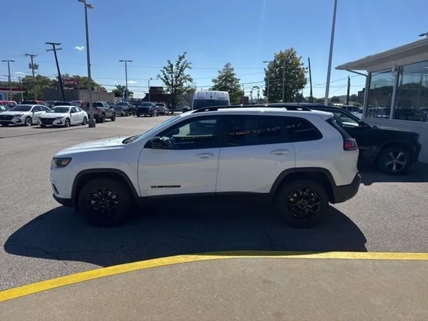 2023 Jeep Cherokee Altitude photo 1